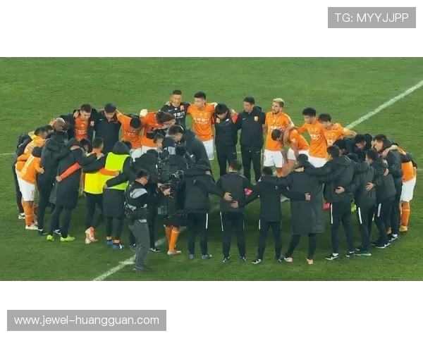 U16国足李钧鹏庆祝夺冠：完美的团队，感谢教练组，感谢球迷